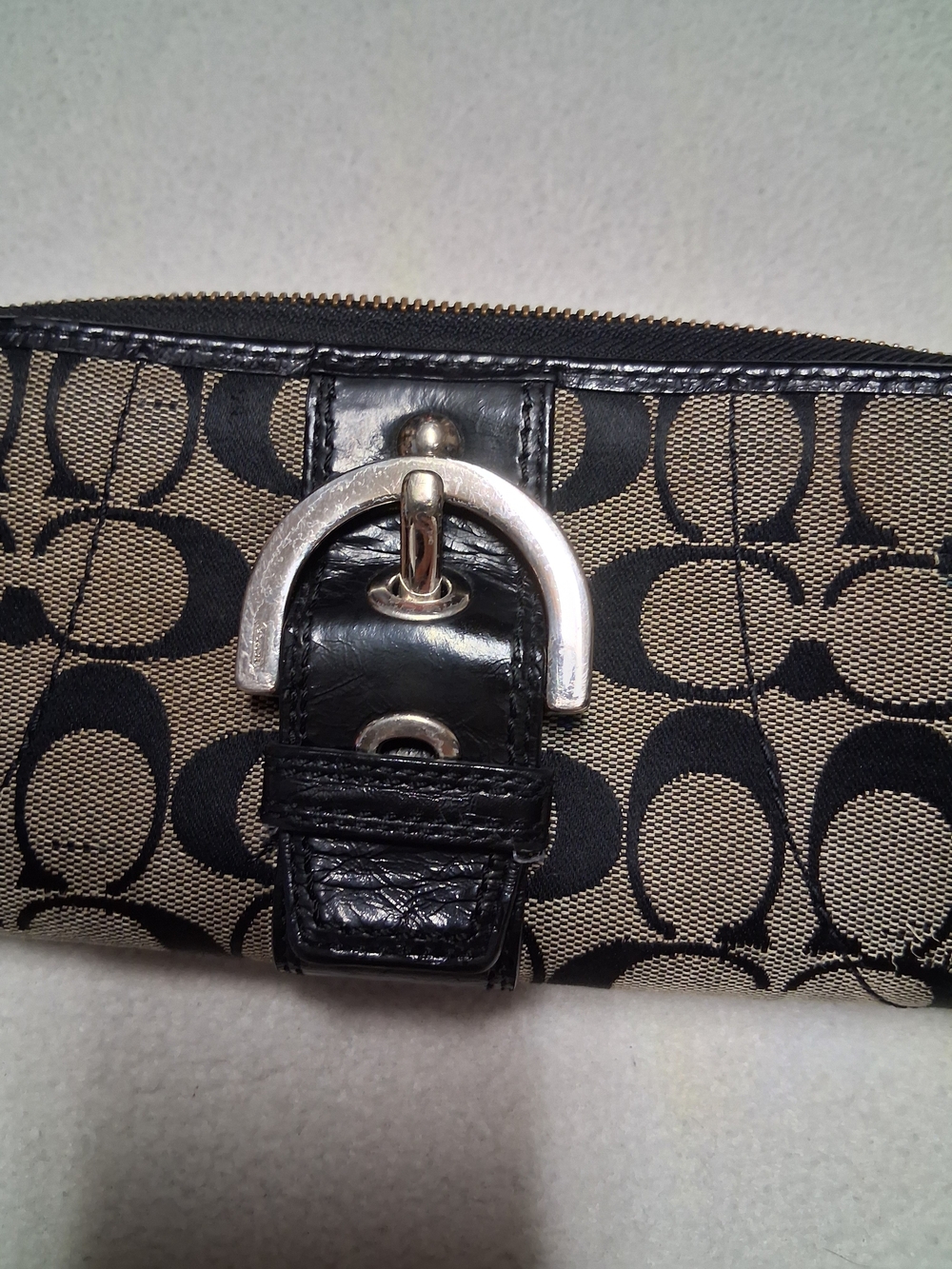 Vintage Coach Black/Tan Signature Canvas Buckle Zip Wallet - Picture 9 of 13